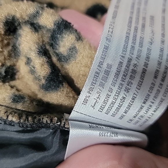 Hollister, Size XS Leopard Print Fleece 1/4 Zip Pullover, Oversized, GUC - Picture 15 of 16